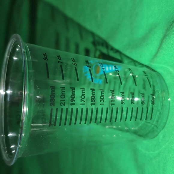 Clever Measure Disposable Measuring Cups 24 8oz Cups - Picture 2 of 3